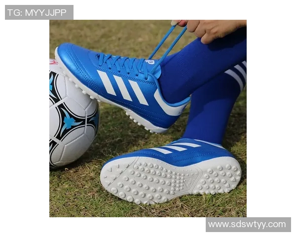 精选足球明星同款女款足球鞋推荐助你轻松提升球场表现